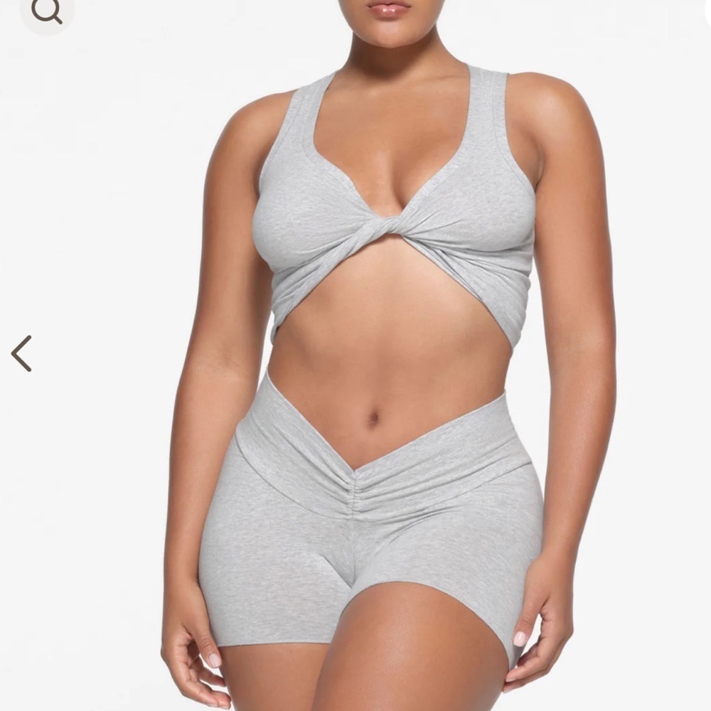 SKIMS / Top😍😍! BRAND NEW COLLECTION! THE TWIST- XL- SOFT COTTON / FABRIC ..😍